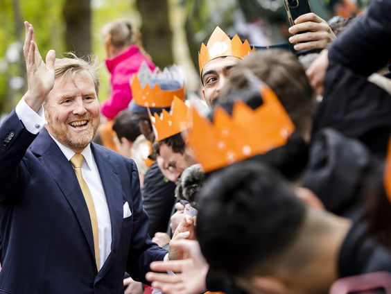 Waarom stellen mensen hun toiletten beschikbaar op Koningsdag?