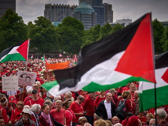 Over protesten, momentum en wanneer de massa massaal genoeg is