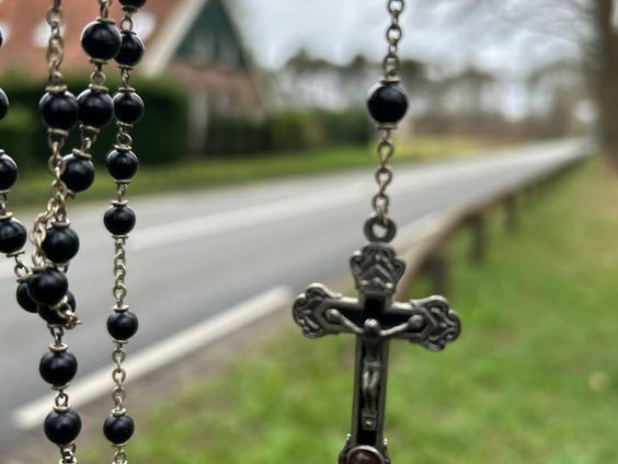 Brabants dorp ageert tegen gebedsgenezing