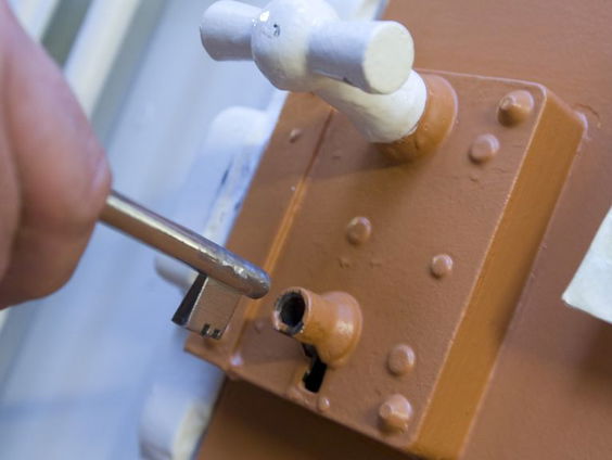 Jongeren opsluiten in de jeugdgevangenis: werkt het?