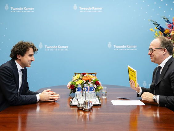 Jesse Klaver (GroenLinks-PvdA) spreekt voor het eerst leden aan als nieuwe fractievoorzitter