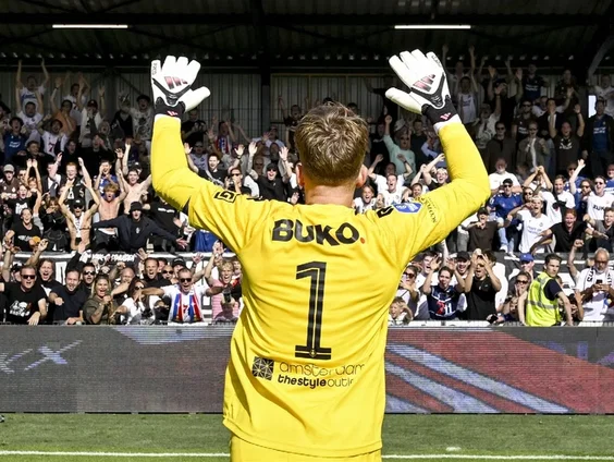 Hoe is het om als keeper zelf een doelpunt te maken?