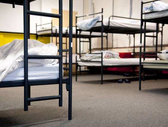 Hoe komt het dat dakloze gezinnen steeds minder vaak kunnen worden opgevangen?