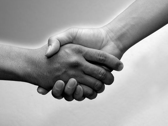 Handen schudden: Is er ruimte voor uitzondering?