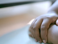 Amsterdam wil hulp van landelijke politiek voor dakloze moeders