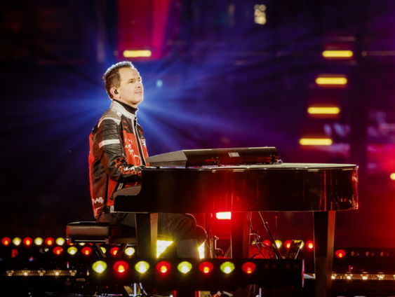 Een wel heel bijzondere Top 2000 bekendmaking door Bart Arens!