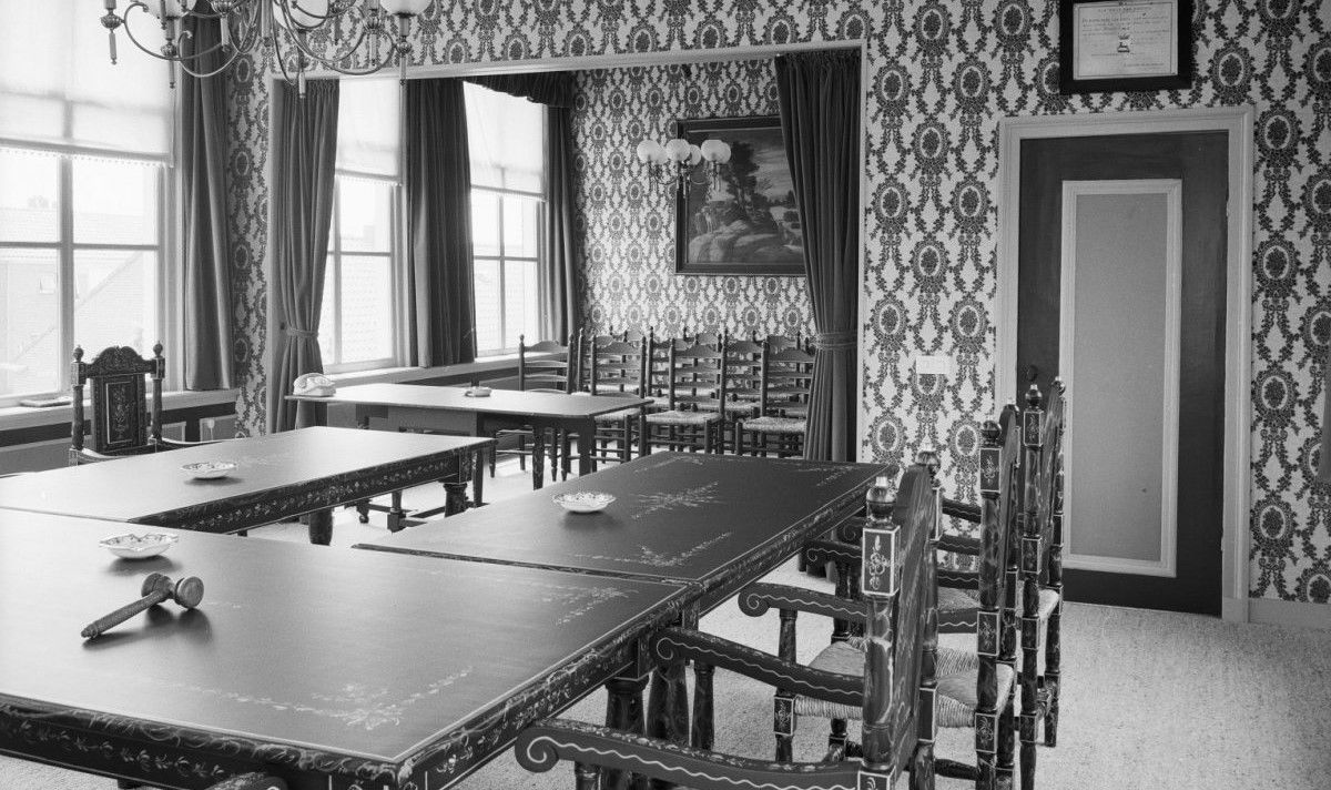 Echte nep-objecten in het Openluchtmuseum: Hindeloopen-kamer