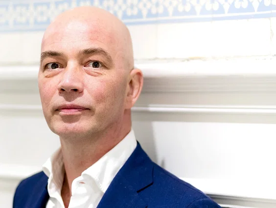 Tommy Wieringa brengt zijn essay 'Optimisme Zonder Hoop' opnieuw uit