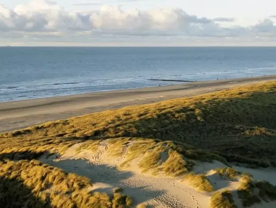 Extra zand en gaten in duinen moeten Texel droog houden in de toekomst