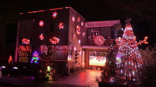 Het huis van Marc is van top tot teen verlicht en gaat los op muziek