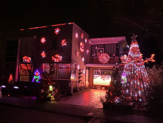 Het huis van Marc is van top tot teen verlicht en gaat los op muziek