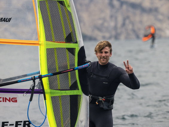 Roel coacht windsurfer Bob van der Burgt bij wereldrecordpoging: "Wordt knokken"