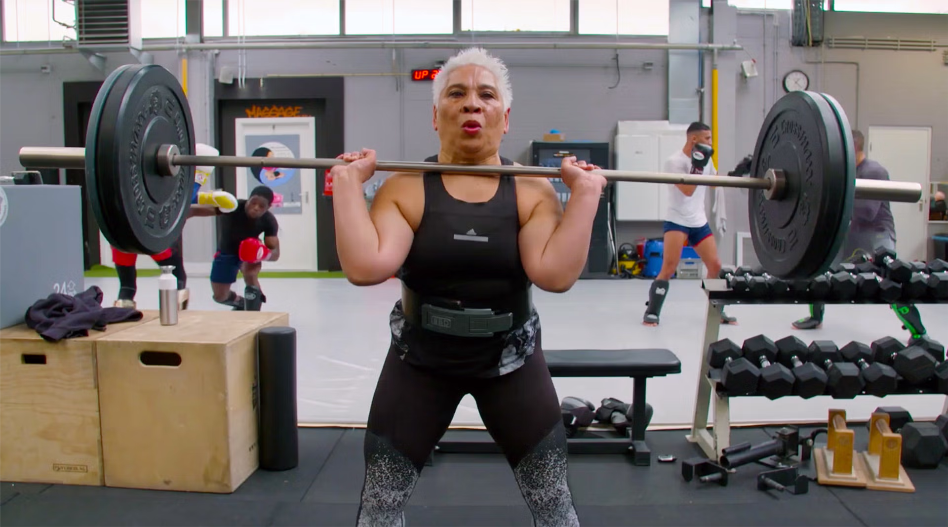 Te oud om te sporten? “Absoluut niet”, zegt Ina Koolhaas Revers, 77 jaar en wereldkampioen powerliften