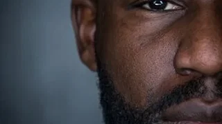 Waarom bouwt Dennis Toppin Fofie scholen in Ghana?