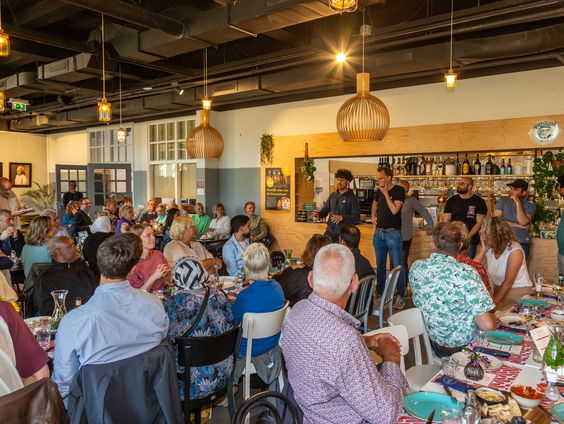 Castricum aan Tafel brengt statushouders en dorpsbewoners bij elkaar