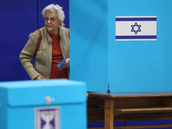 Stembureaus Israël geopend: aanslagen 7 oktober en hervormingen belangrijke thema's