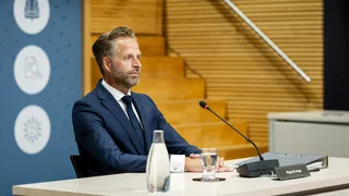 Tweede coronaverhoor Hugo de Jonge, waarin hij reflecteert op appjes, 'tunn ...