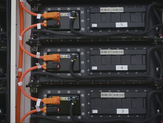 Waarom zou Nederland batterijen aan het stroomnet nog meer moeten aanmoedigen?