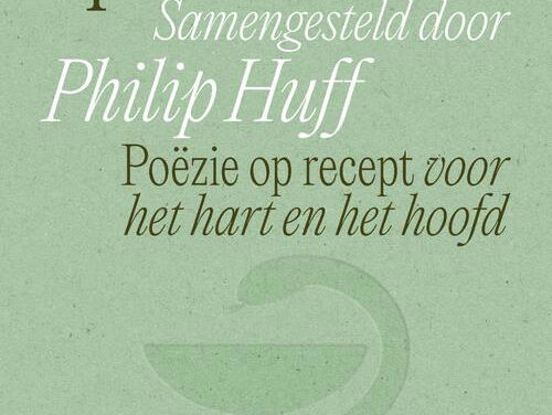 Philip Huff met zijn nieuwe boek De gedichtenapotheek