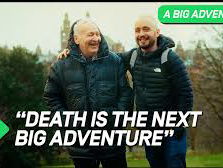Hero Hemmingsley portretteert zijn excentrieke en terminale vader in de documentaire 'A Big Adventure'