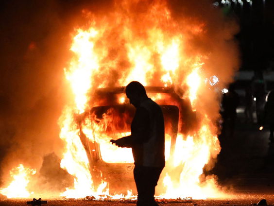 Hoe een protest in Noord-Ierland tegen seksueel geweld uitmondde in rellen
