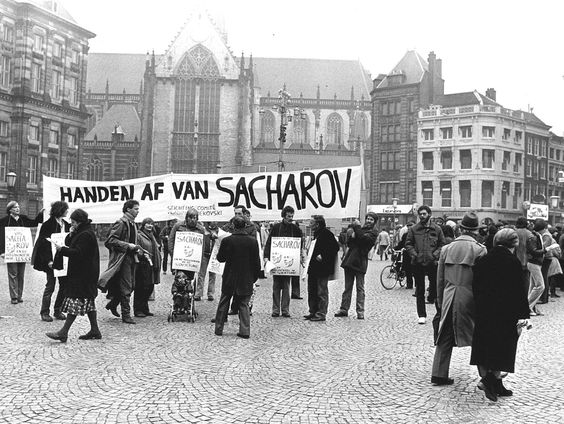 Terug naar Toen: Nobelprijswinnaar Andrej Sacharov gearresteerd