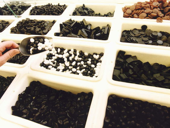 Marieke schreef een boek over drop: "Pas na de Tweede Wereldoorlog Nederlandse identiteit"