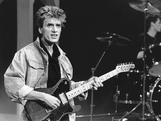 Muzikale biografie over Henny Vrienten verschenen: 'Was een echte liedjessmid'