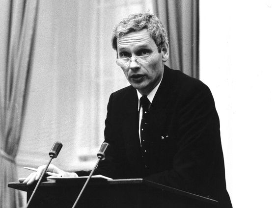 Wat voor man was oud-minister en CDA-prominent Hans van den Broek?