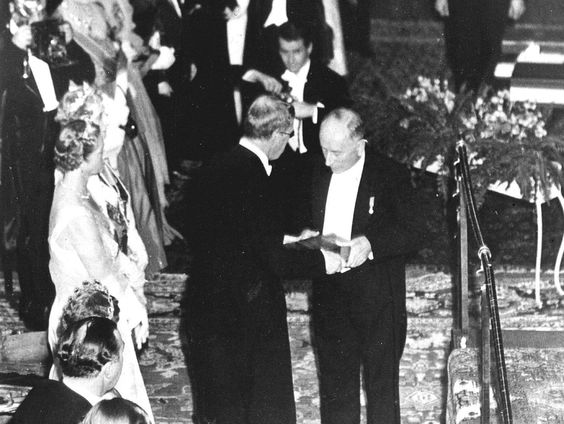 Terug naar Toen: Nederlander Frits Zernike wint de Nobelprijs voor Natuurkunde