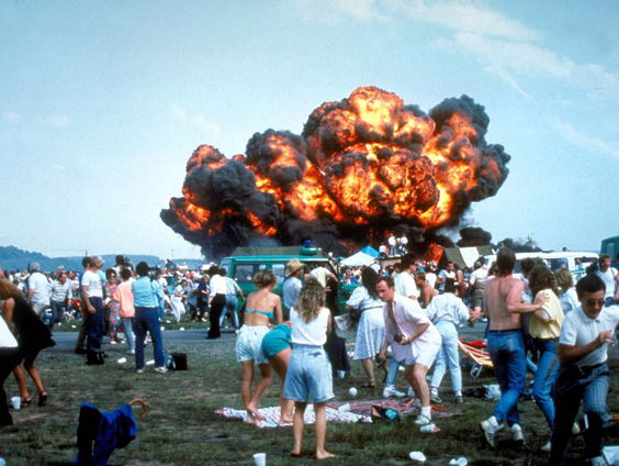 Terug naar Toen: De vliegramp op vliegbasis Ramstein vindt plaats