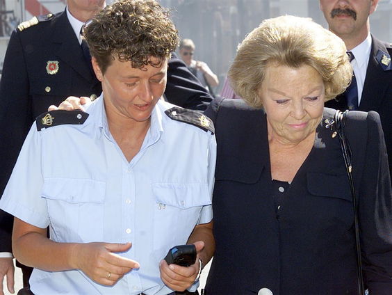 Van nu naar toen: Beatrix bij de vuurwerkramp