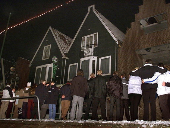 Lou Snoek over expositie cafébrand Volendam