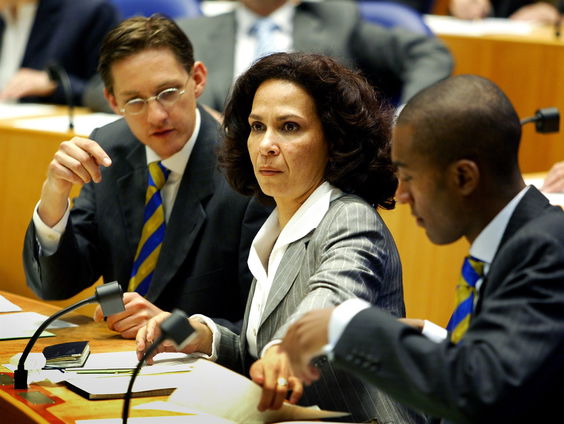 Terug naar Toen: Staatssecretaris Bijlhout treedt af