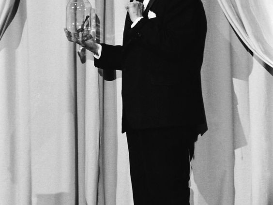 Terug naar Toen: Goochelaar Tommy Cooper overlijdt