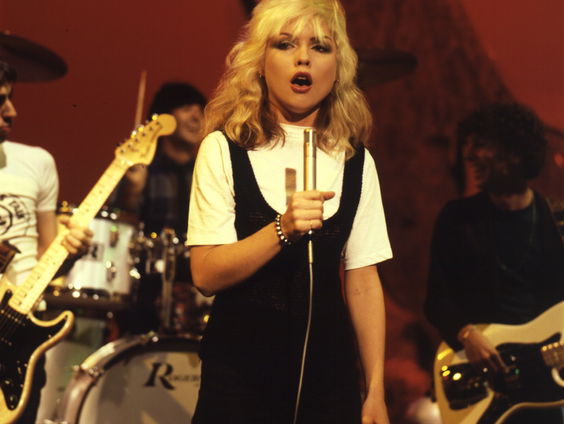 De veelzijdige geschiedenis van Deborah Harry, de frontvrouw van Blondie