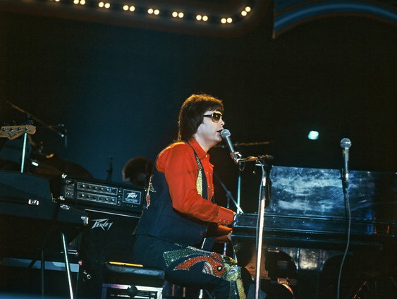 Country Roads: Ronnie Milsap