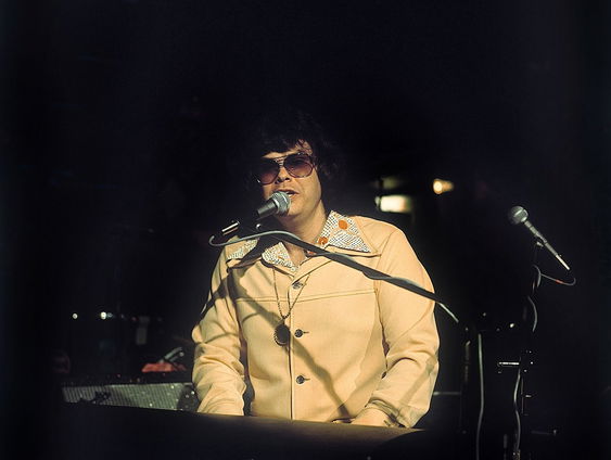 Country Roads: Ronnie Milsap