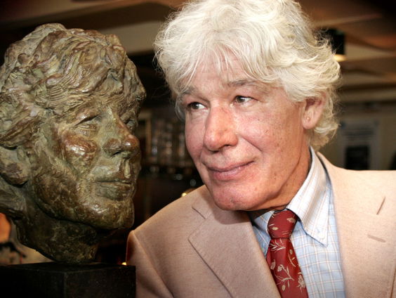 Benefietveiling voor beeld Paul van Vliet