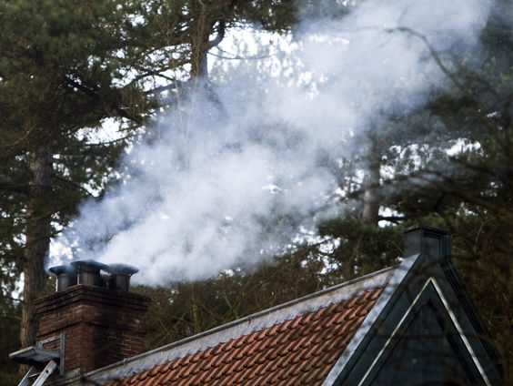 Verkeerd hout stoken? Schoorsteenvegers willen meer controle