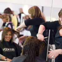 Kappers krijgen hulpmiddelen om geweld in relaties te herkennen