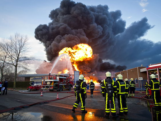 Terug naar Toen: Grote brand bij ChemiePack in Moerdijk