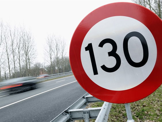 Stand.nl: 'Het herinvoeren van 130 km per uur zou een domme zet zijn'