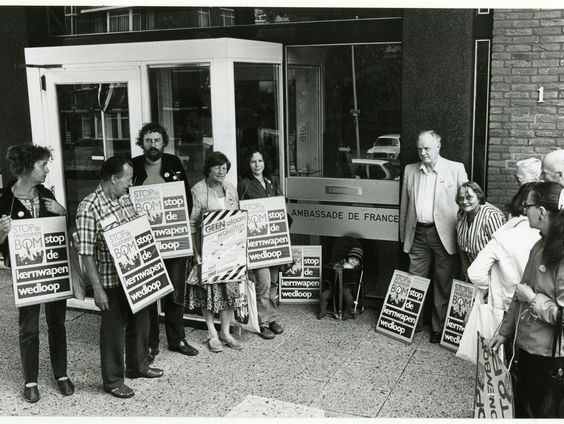 Terug naar Toen: Mega-petitie tegen neutronenbom wordt ingeleverd