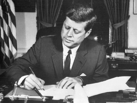 FBI komt met 2.400 documenten over moord op Kennedy