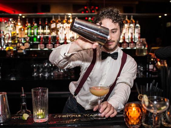 Huisvriend Anne Stokvis over het verschil tussen gin en jenever