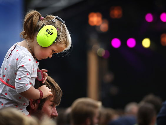 Kunnen ongeboren baby’s (net als vogels) al gehoorschade oplopen?