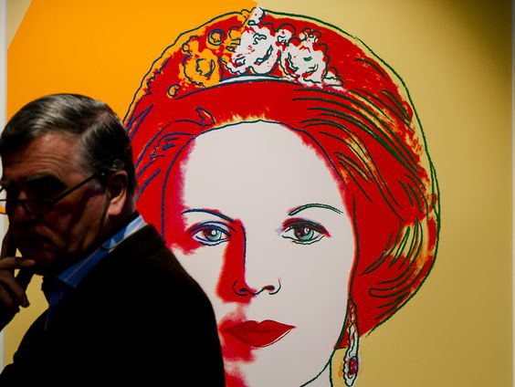 Het verhaal achter de 'royal reigning queen edition' van Andy Warhol