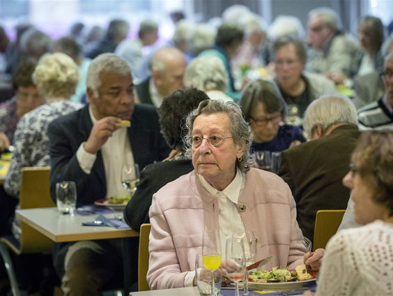 Riny Camp maakt 'Menswaardige' Kledingbeschermers!