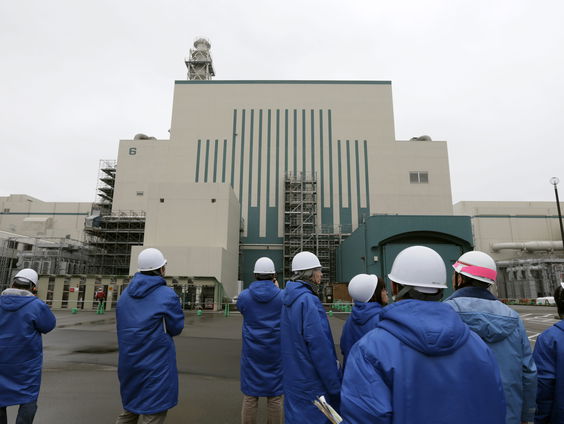 Japan is na kernramp Fukushima kerncentrales weer aan het herstarten